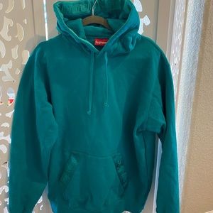 Supreme hoodie sweatshirt